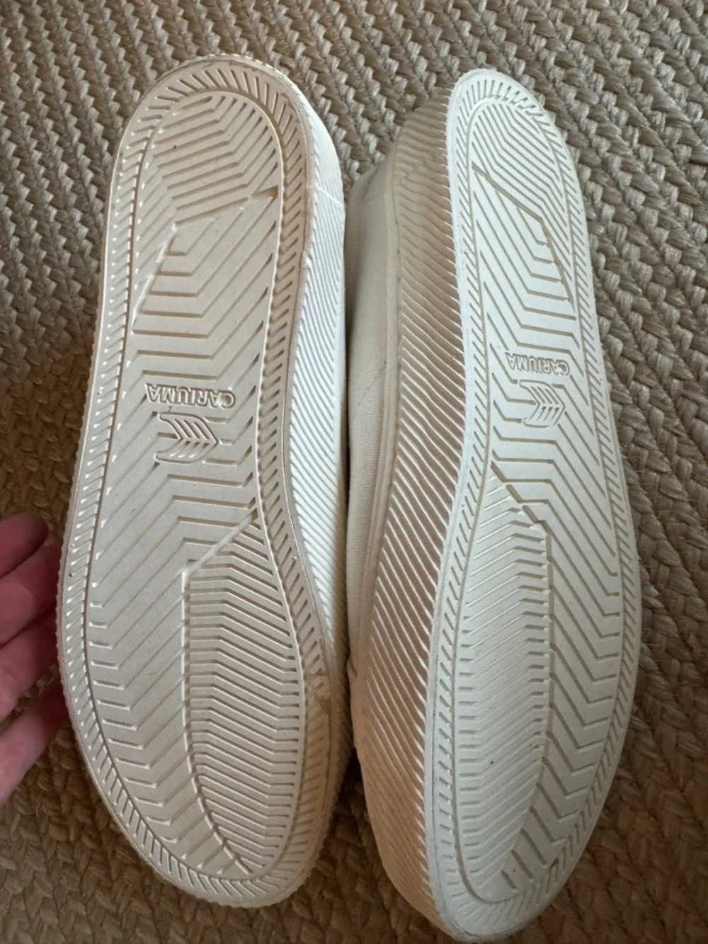 Cariuma White Canvas Low-Top Sneakers with Green Insole 8.5 - Picture 3 of 3